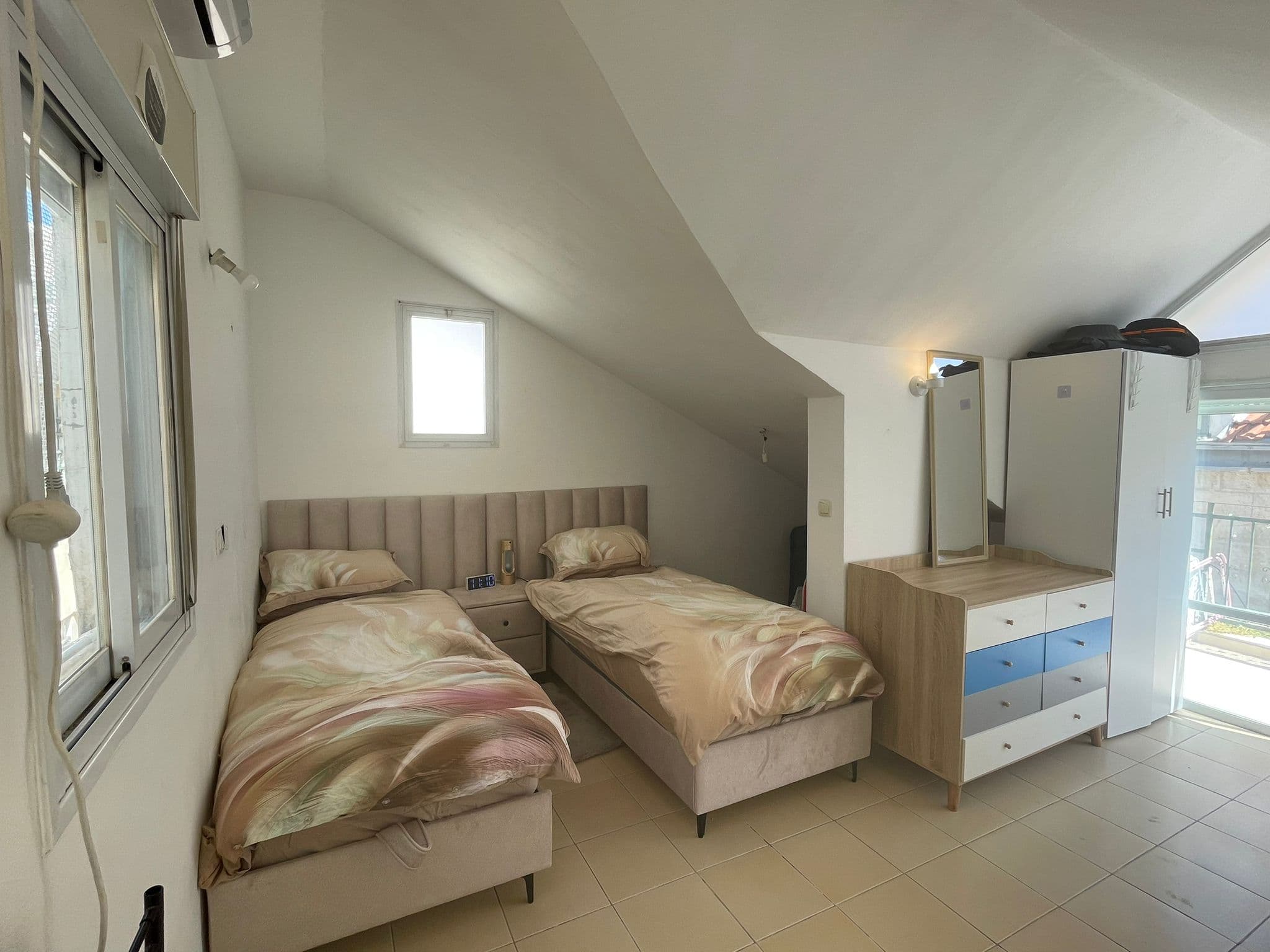 Sunny 2 bedroom apt. in Nachlaot (Near Rechavia)