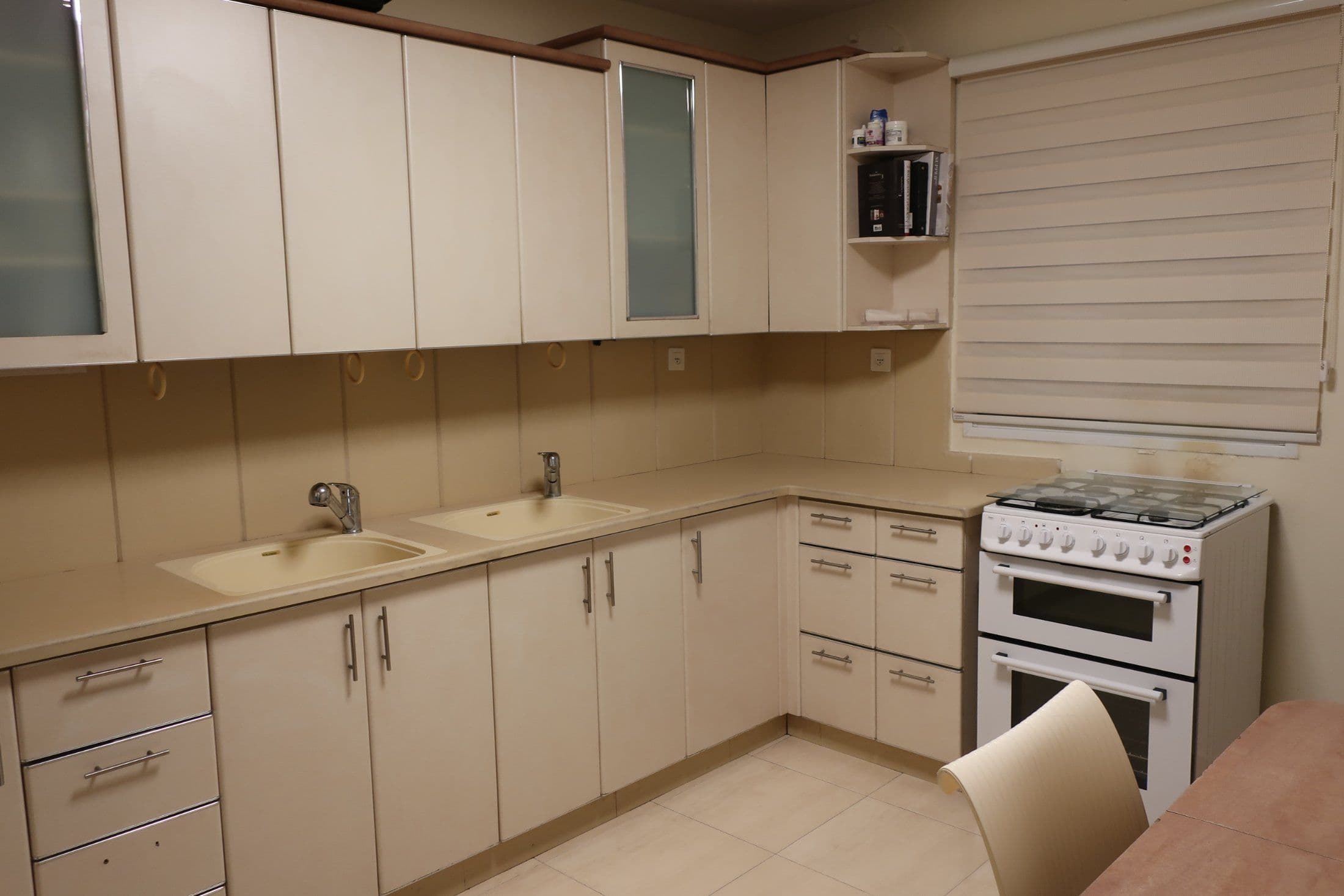 Beautiful 2 BR Techeilas Mordechai Tishrei Rental