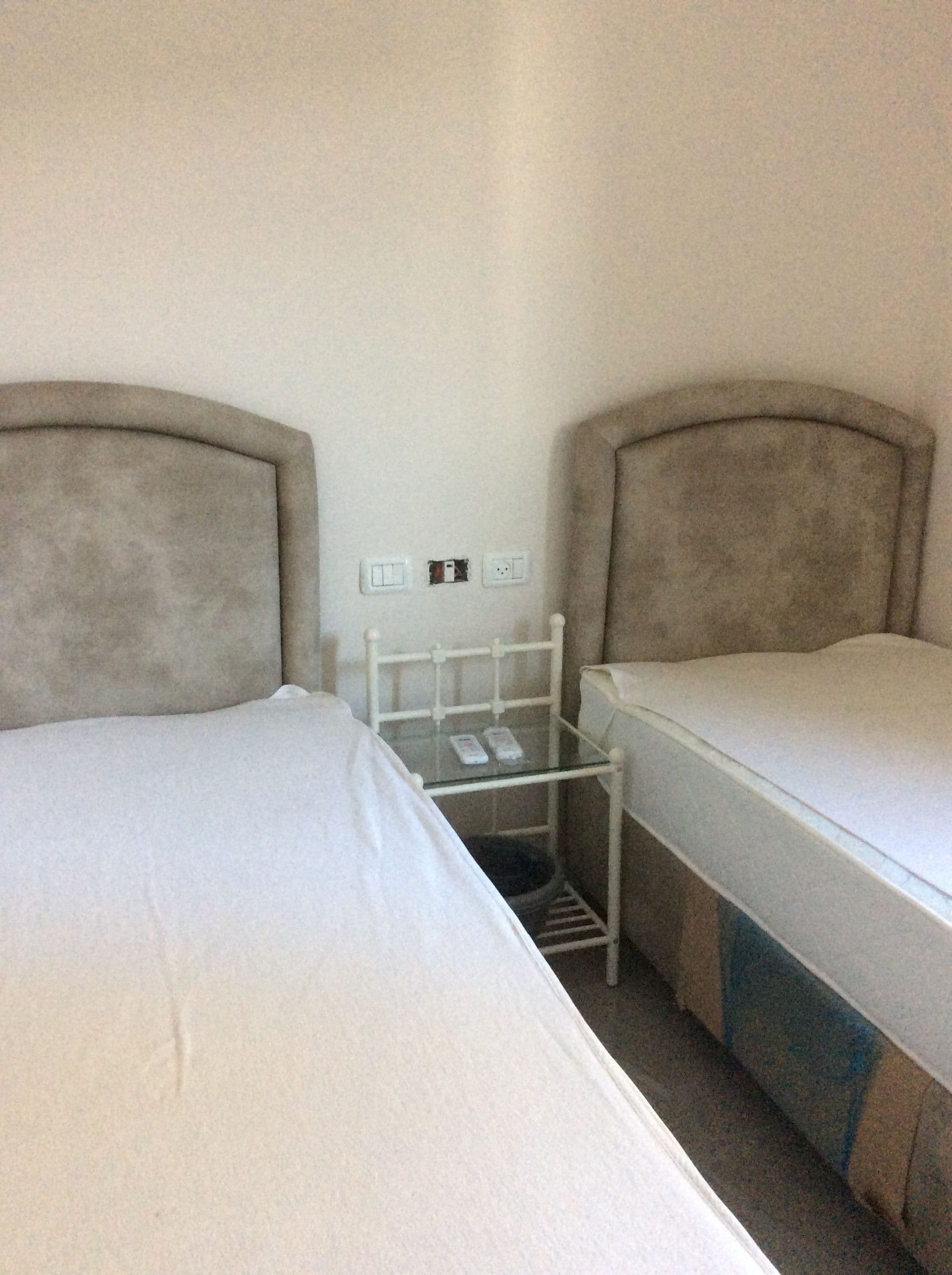 1 Bedroom on Minchas Yitzchok